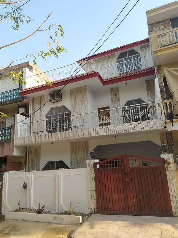 Beautiful Double story house for sale ideal location size 25-40 18