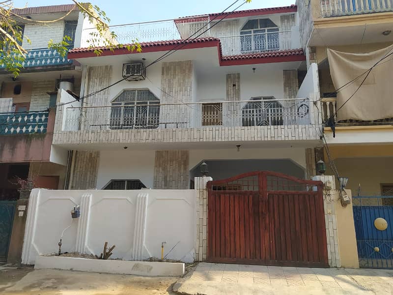 Beautiful Double story house for sale ideal location size 25-40 19