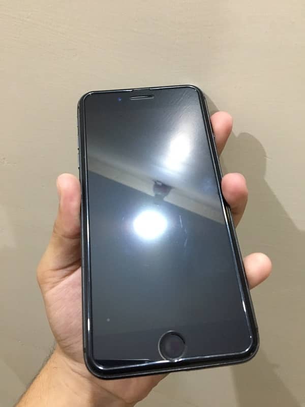 Iphone 8 plus 265gb with orignal box. 4