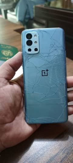 one plus 9r back glass damage 0