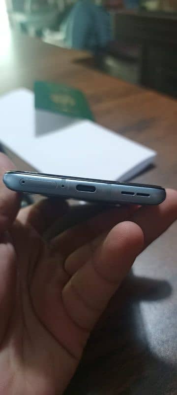 one plus 9r back glass damage 2