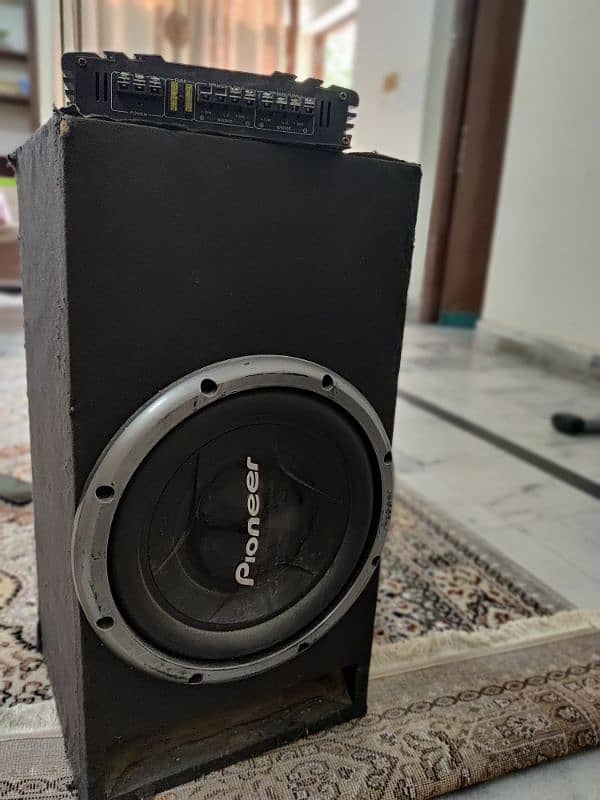 Amplifier with woofer 0