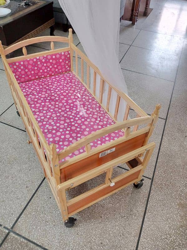 wooden baby crib/cradle 2