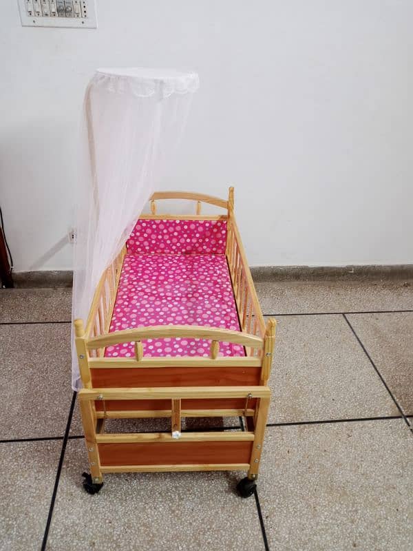 wooden baby crib/cradle 3