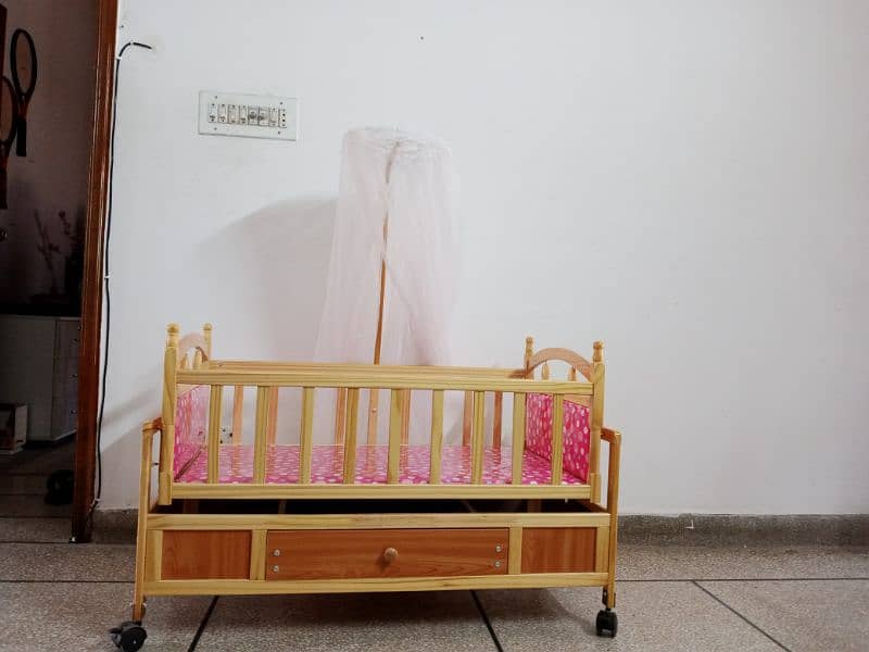 wooden baby crib/cradle 4