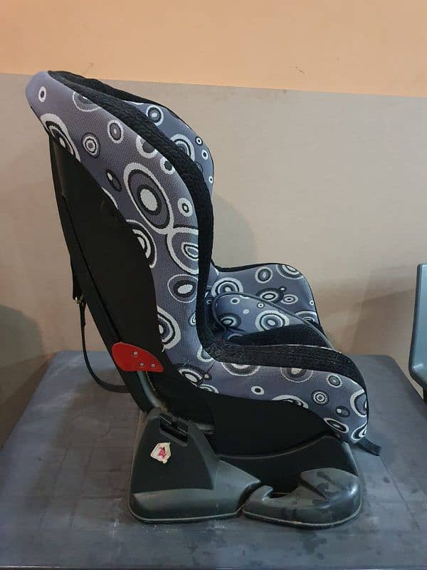 car seat/ carry cot for toddlers and infants 1