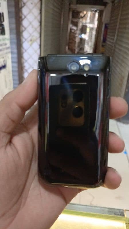 Nokia 2720 Flip 0