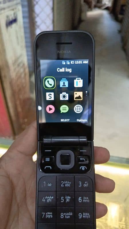 Nokia 2720 Flip 1