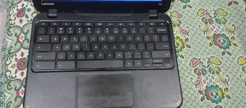 Lenovo N22 Chrome book 0