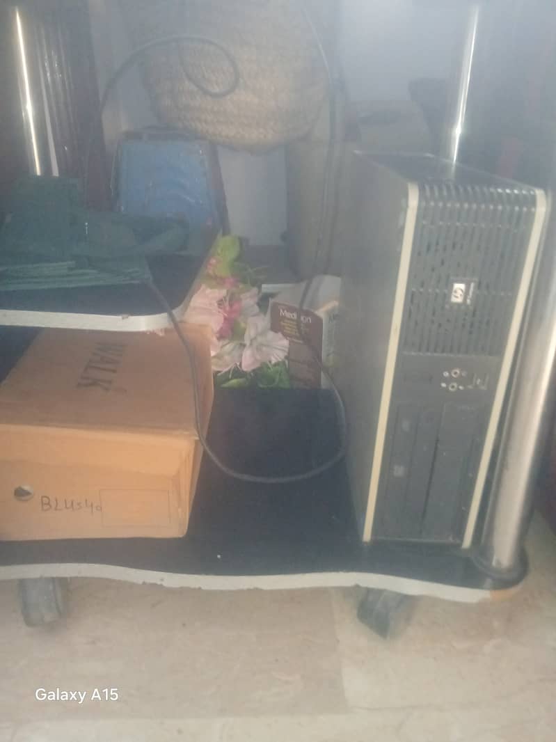 USED COMPUTER WITH ALL ACCESSORIES WITH TROLLEY 1