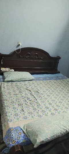 king sized double bed with mattres