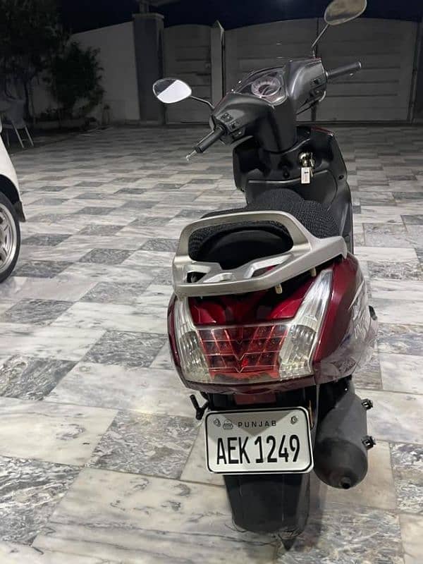 United 100 cc Scooty 8