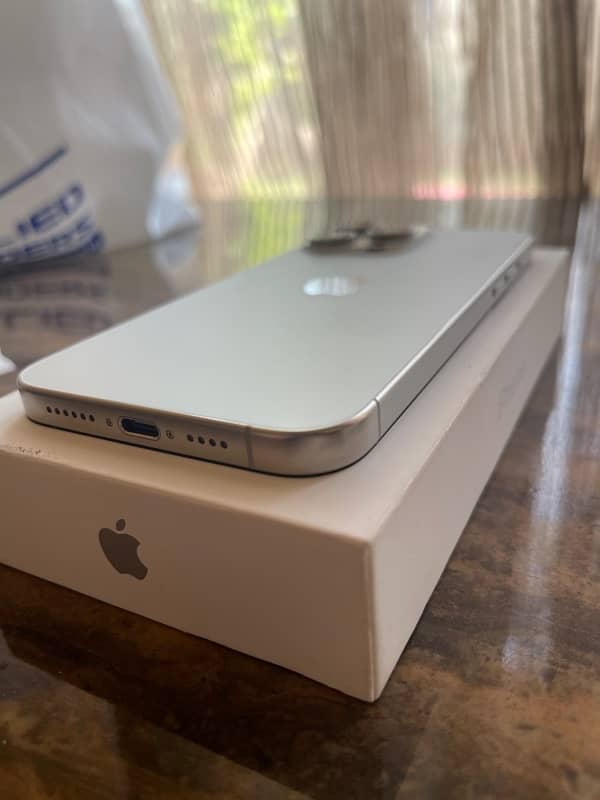 iPhone 15 Pro Max 256gb White 97% Health APPLECARE+ 10/10 Brand New 2