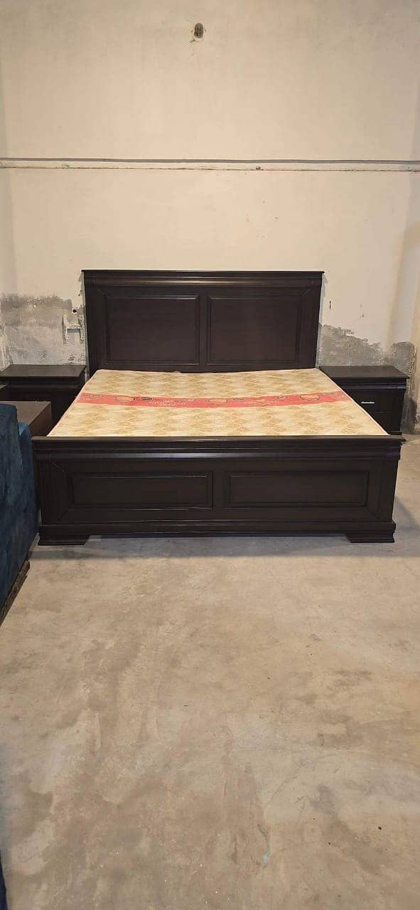 luxury bed set/side tables/bed dressing/Wardrobe/pure shesham wood be 7