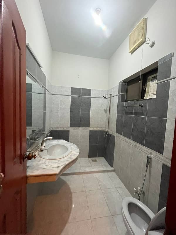 With separate gate one canal three bedroom a proportion for rent demand 1508 prime location For family 3