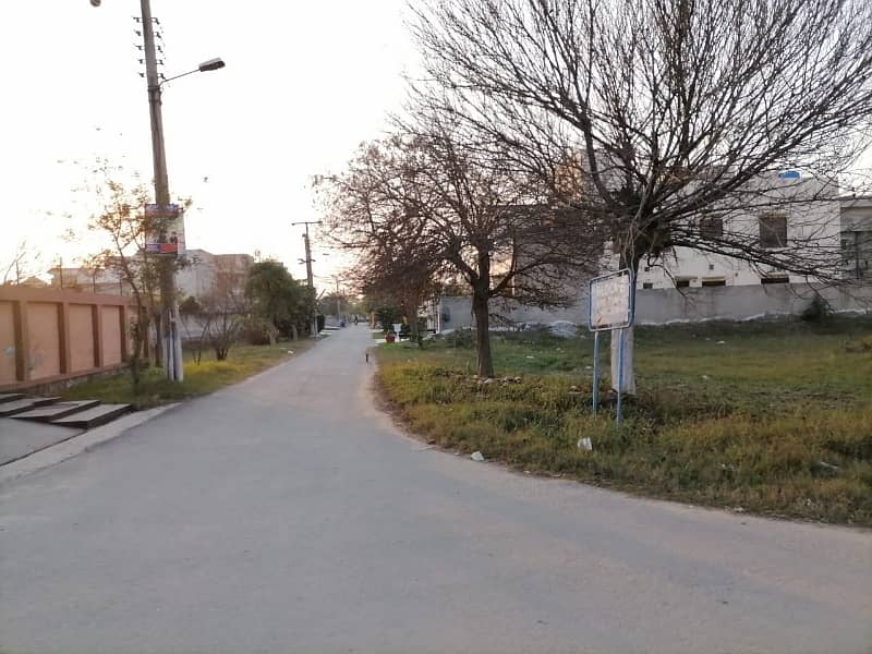 1 Kanal Residential plot available for sale in PGECH PHASE 2 Eden Chowk township college Road Lahore 2