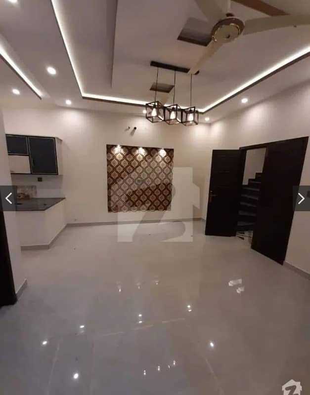 8 Marla Dubble storey house available for sale in Eden Chowk township college Road Lahore 5