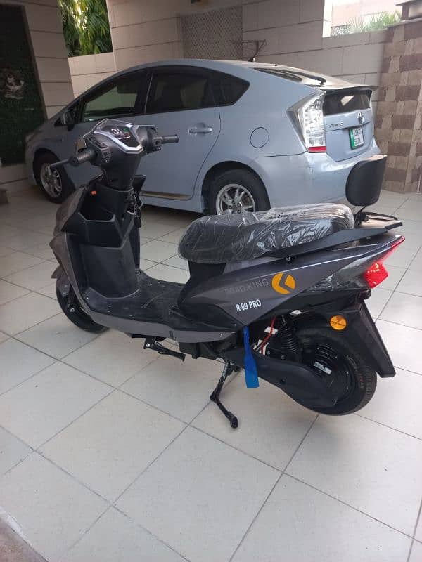 Road King Electric Scooty Model R-99 Pro For Sale 7