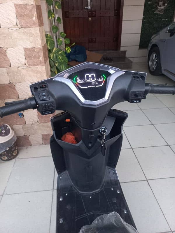 Road King Electric Scooty Model R-99 Pro For Sale 11