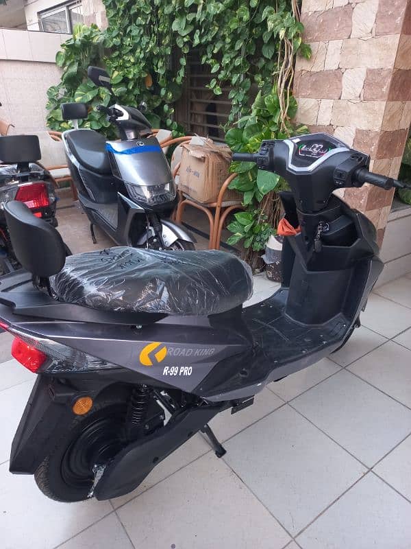 Road King Electric Scooty Model R-99 Pro For Sale 15