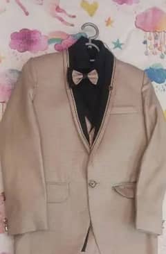 very good condition 3 piece pant coat 10 saal k bacche ke liye