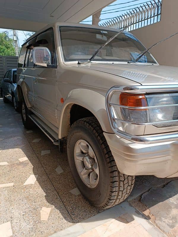 Mitsubishi Pajero 1993 11