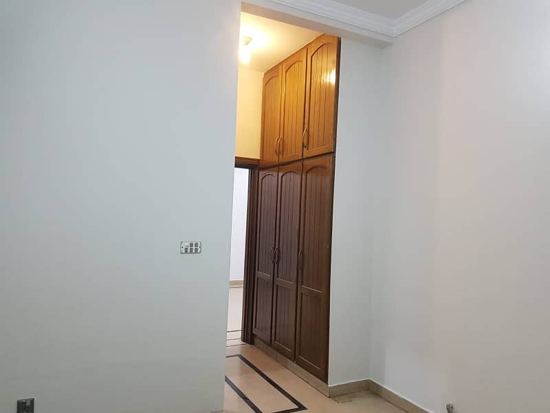 Upper Portion For Rent In G-13 (10 Marl A) 5