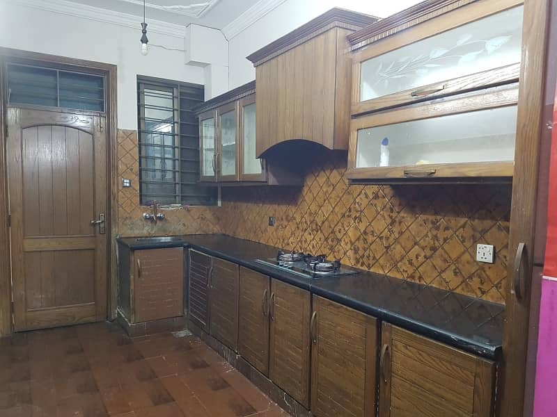 Upper Portion For Rent In G-13 (10 Marl A) 9