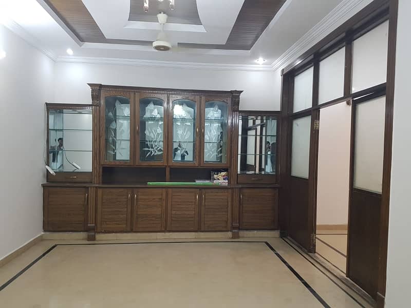 Upper Portion For Rent In G-13 (10 Marl A) 10