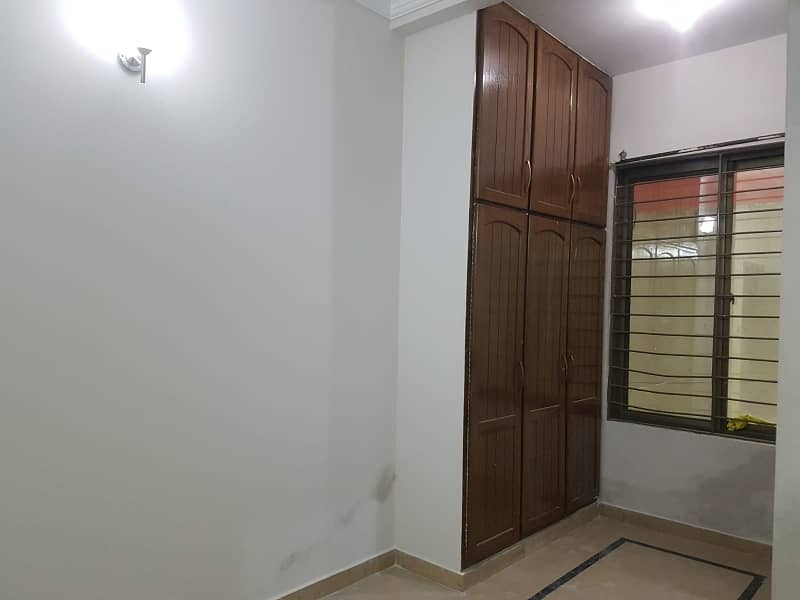 Upper Portion For Rent In G-13 (10 Marl A) 18