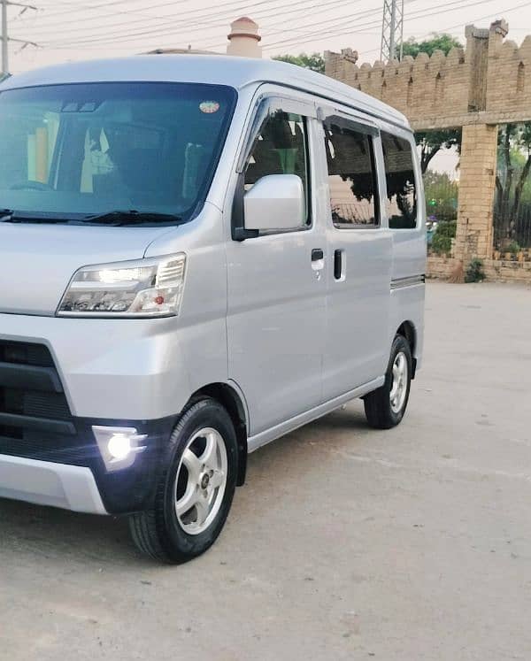 Daihatsu Hijet 2018 1