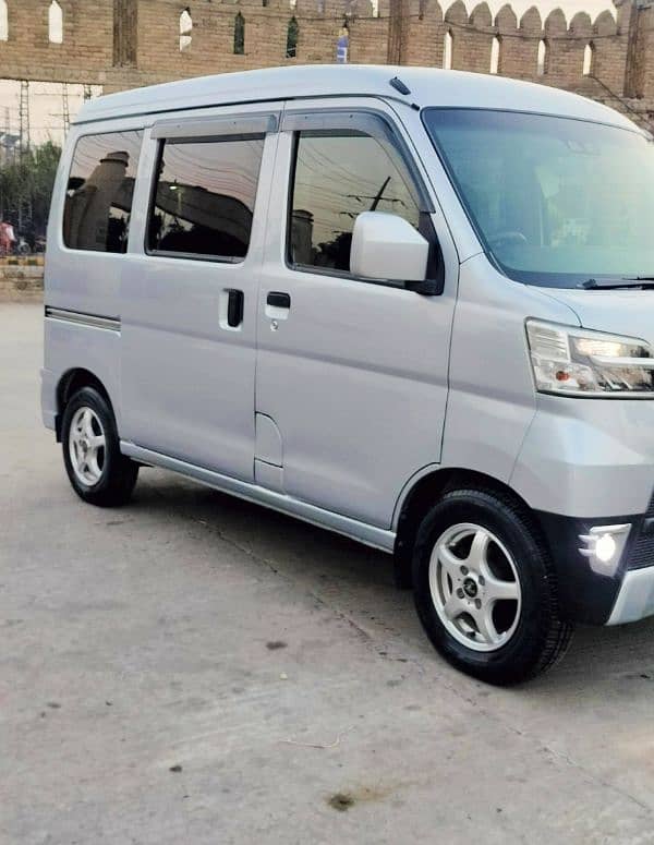 Daihatsu Hijet 2018 3