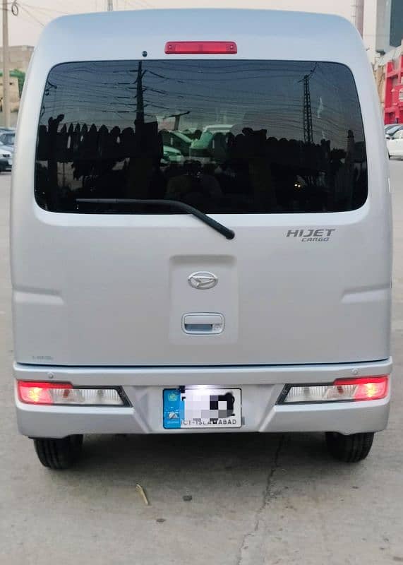 Daihatsu Hijet 2018 4