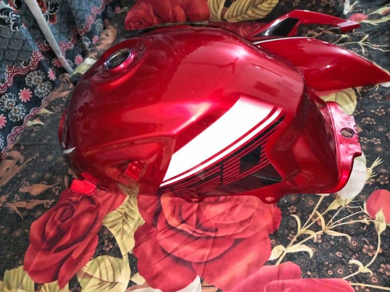 Cb150F 2022 Model Fuel Tank With Shrouds 2