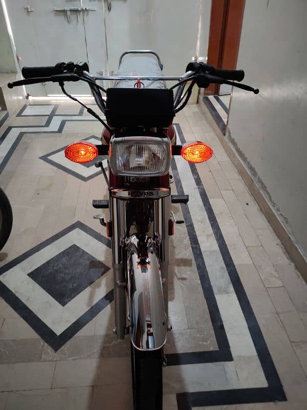 Honda bike 125 Motorcycle Lush Condition 5