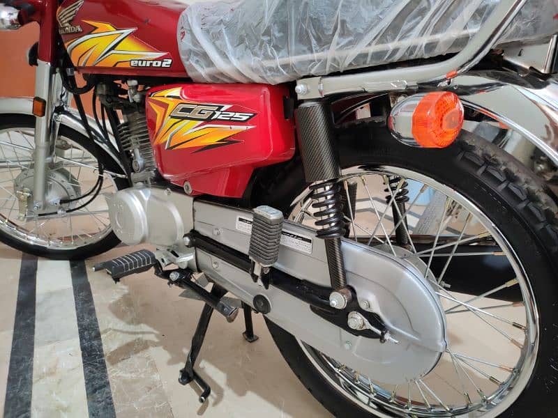 Honda bike 125 Motorcycle Lush Condition 6