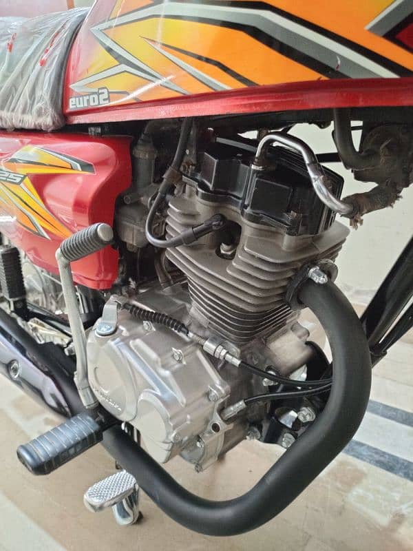 Honda bike 125 Motorcycle Lush Condition 8