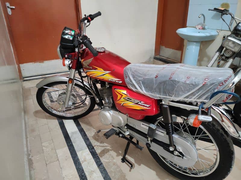 Honda bike 125 Motorcycle Lush Condition 9