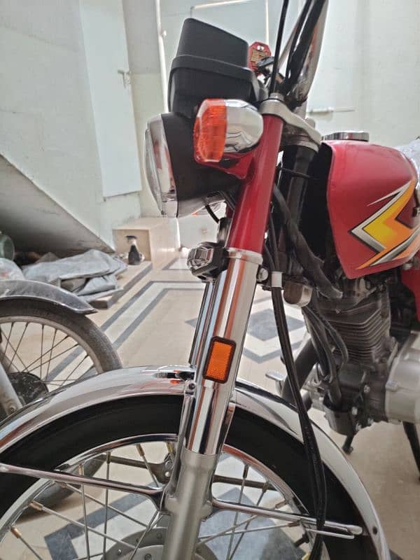 Honda bike 125 Motorcycle Lush Condition 12