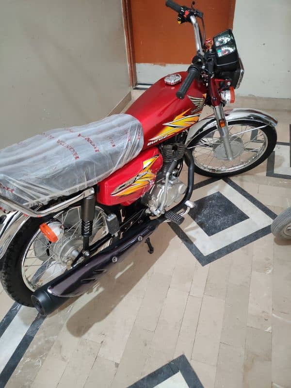 Honda bike 125 Motorcycle Lush Condition 13