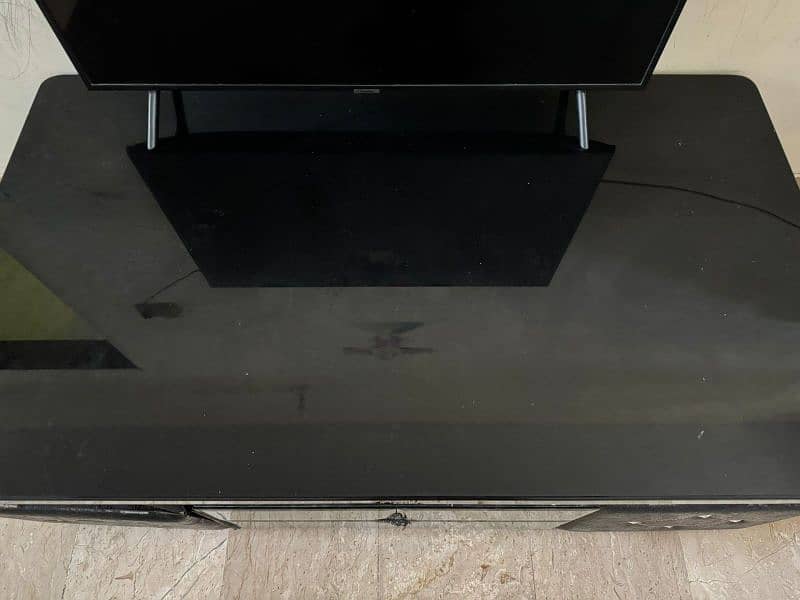 Tempered glass centre Table 0