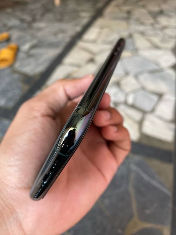 iPhone 11 Pro | Non Pta Factory Unlock | 256GB | Water Pack 7