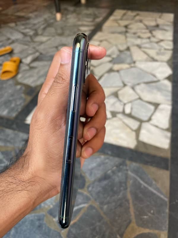 iPhone 11 Pro | Non Pta Factory Unlock | 256GB | Water Pack 8