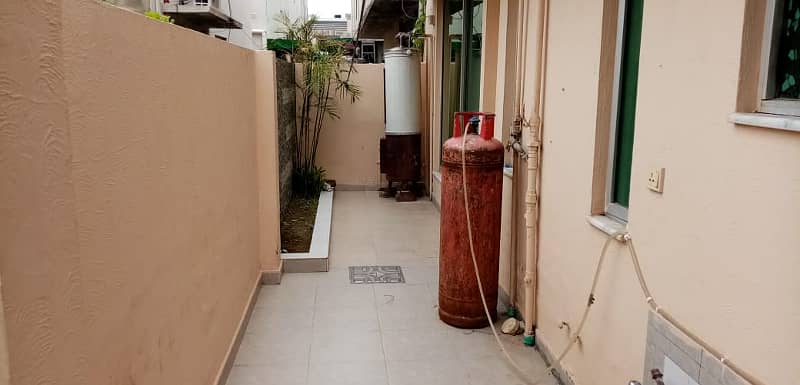 10 Marla House Available For Rent In DHA Phase 5 Block-K 19