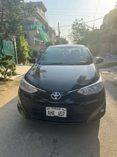 Toyota Yaris Ativ x 1.5 full option