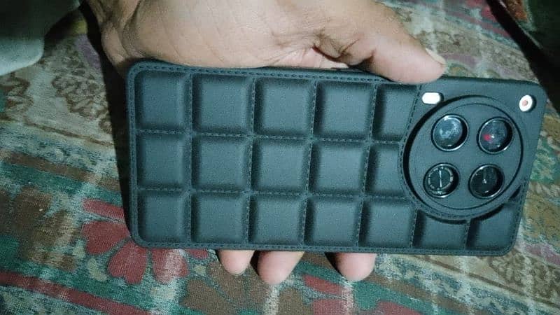 camon 30 8 gb 256 gb  full warinti me he 10 din useb he 0