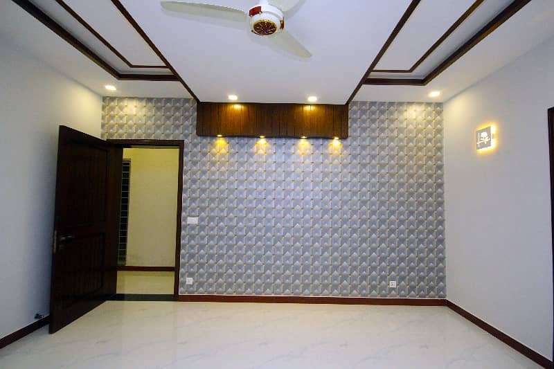 Separate Entrance And Final Rent- 1 Kanal Modern Style Upper Portion On Top Location For Rent in DHA Phase 6 Lahore 3