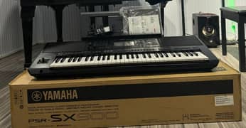 Yamaha psr sx900 with box and All Accessories.