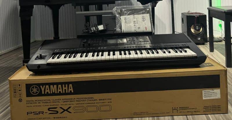 Yamaha psr sx900 with box and All Accessories. 0