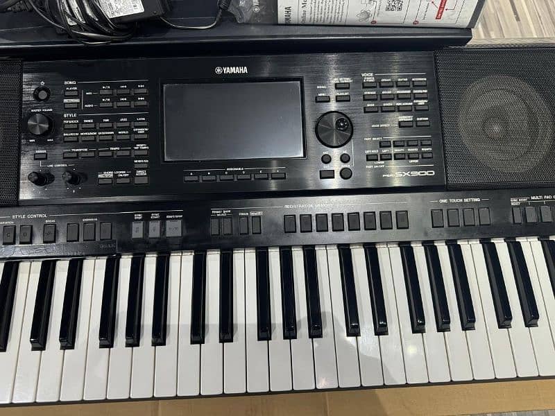 Yamaha psr sx900 with box and All Accessories. 2